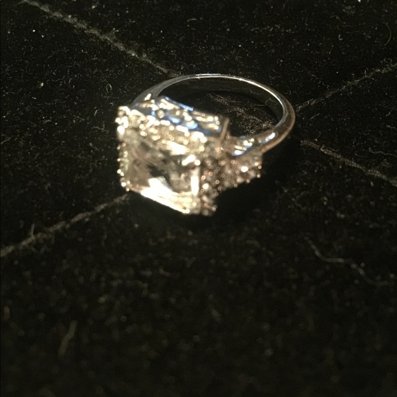 Vintage CZ RING - Picture 3 of 4